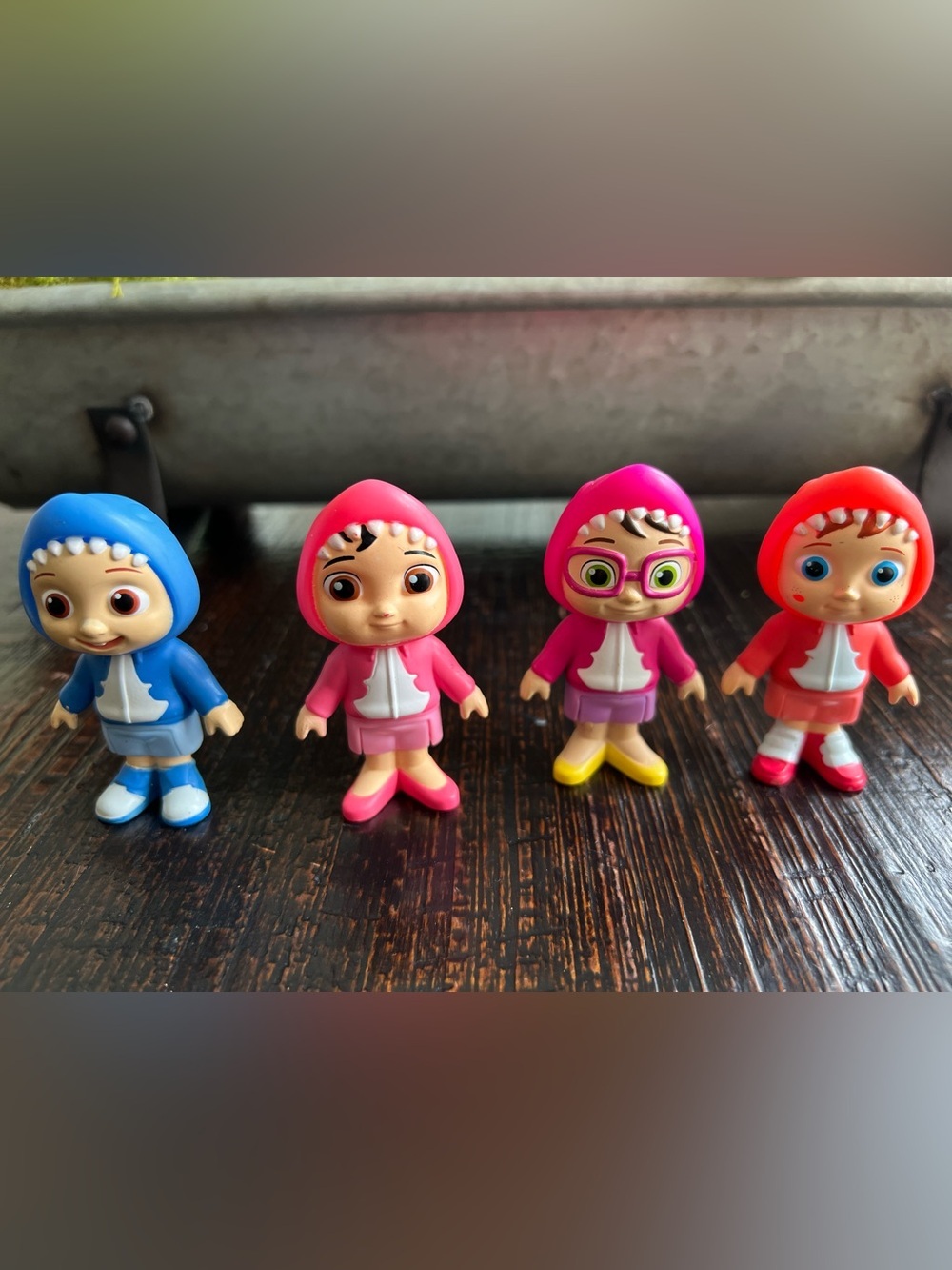 COCOMELON Family & Friends Shark Pack Of 4 Figures Toys